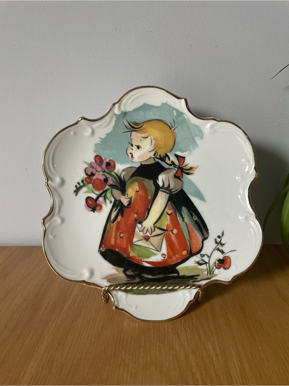 Vintage MCM Saji China Nagoya Japan Hand-Painted Folk Art Girl Collector Plate